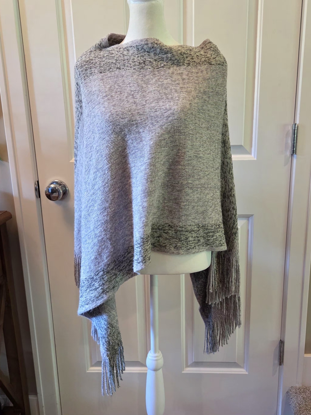 Eyeful Knit Poncho Sweater Womens S/M Acrylic Soft And Warm Gray And Black EUC